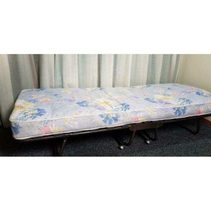 Logeerbed in klapbaar.