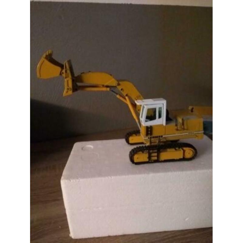 Ik hep een LIEBHERR R 984 1:50
