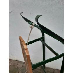 Antieke Slee, groen metaal Lengte: 86 cm Breed: 34 cm