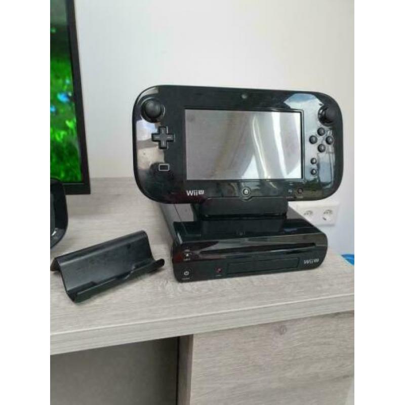 Wii u spelcomputer + 2 controllers+ n-chucks 15 spellen