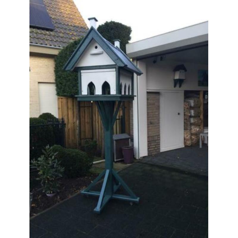 Vogelvilla met 2 nestkasten op zware voet!! Nieuw,!!,