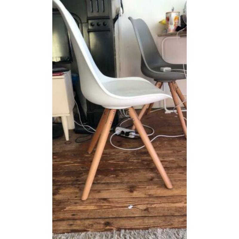 2 nieuwe eetkamer stoelen