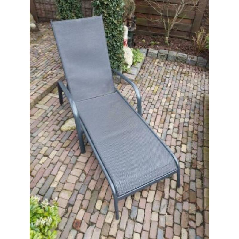 2 x Ligbed - tuinstoel - ligstoel - ligbedden