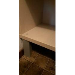 Commode met bijpassend wandplankje