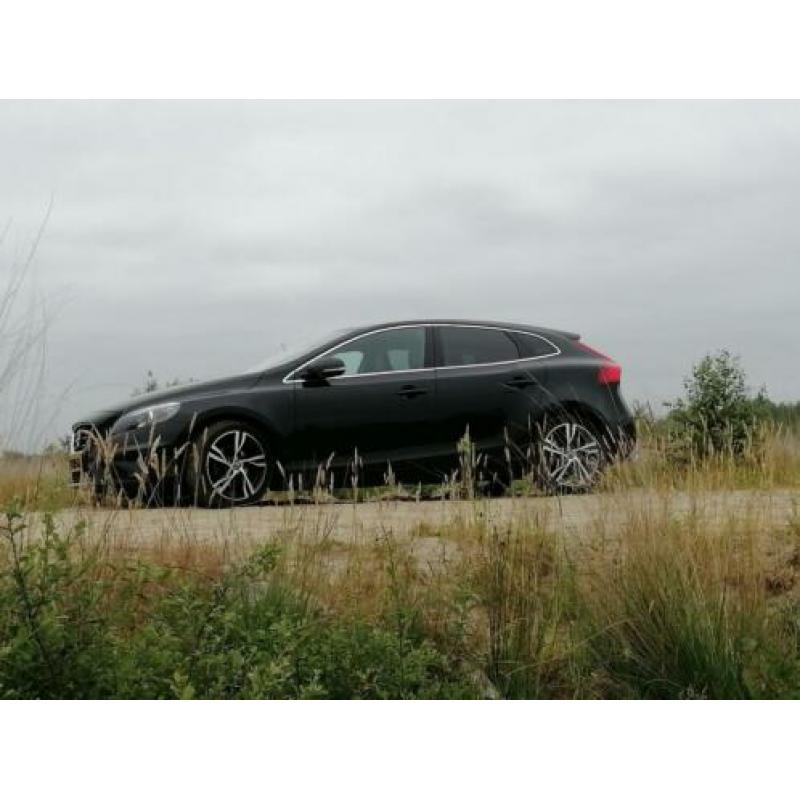 Nette Volvo V40 1.6 D2 R-design te koop! Met NAP.