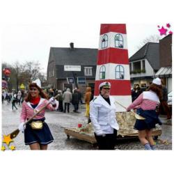 Carnaval optocht loopgroep boot vuurtoren matrozen