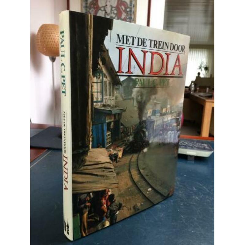 Met de Trein door India Paul C. Pet 1e druk 1985.