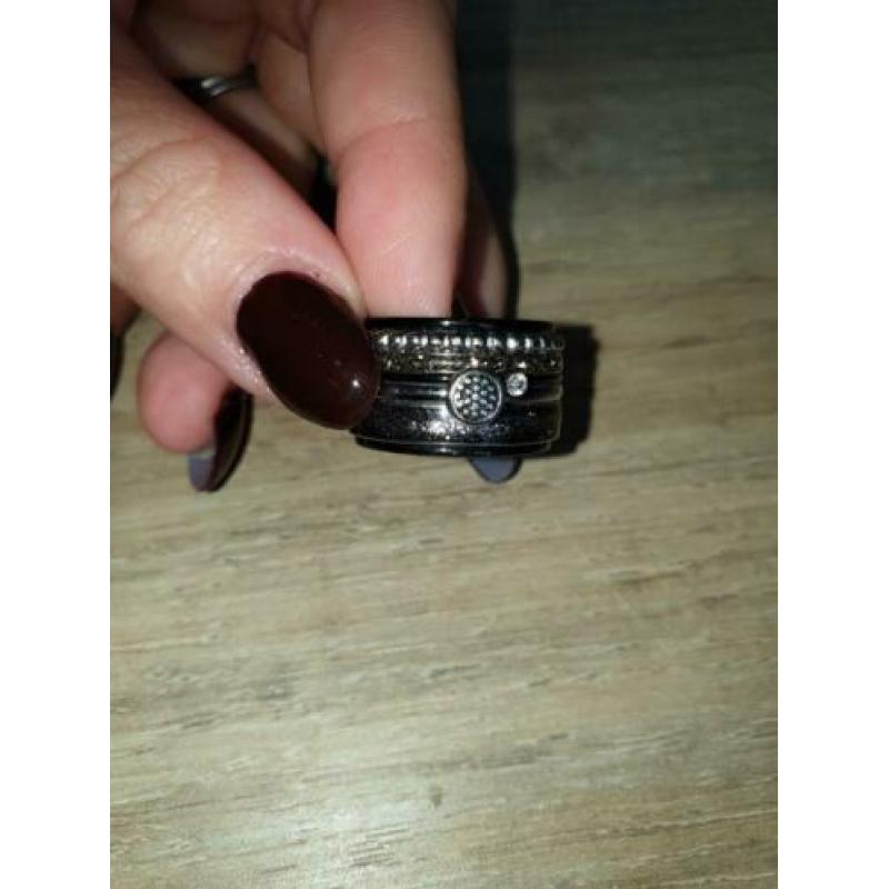 Ixxxi ringen maat 18 en 18,5