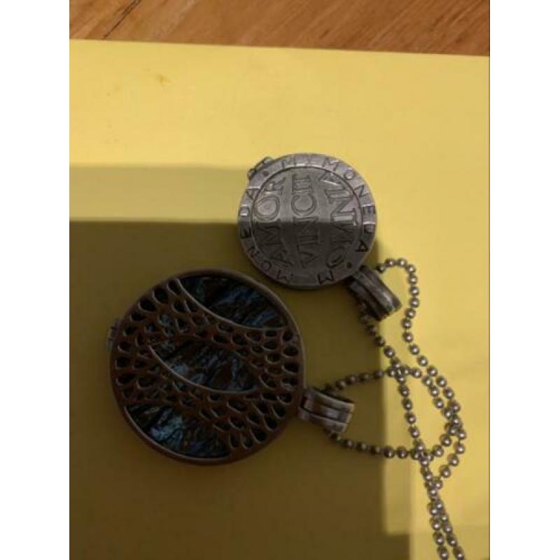 Mi moneda ketting met 2 hangers.