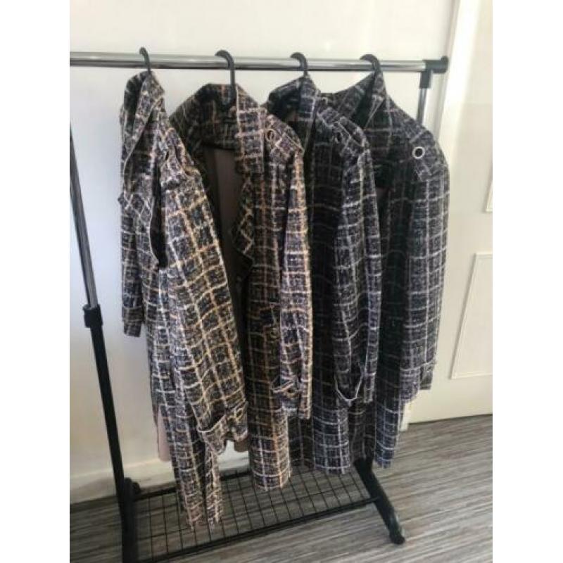 Restpartij trenchcoats voorjaar 4 stuks