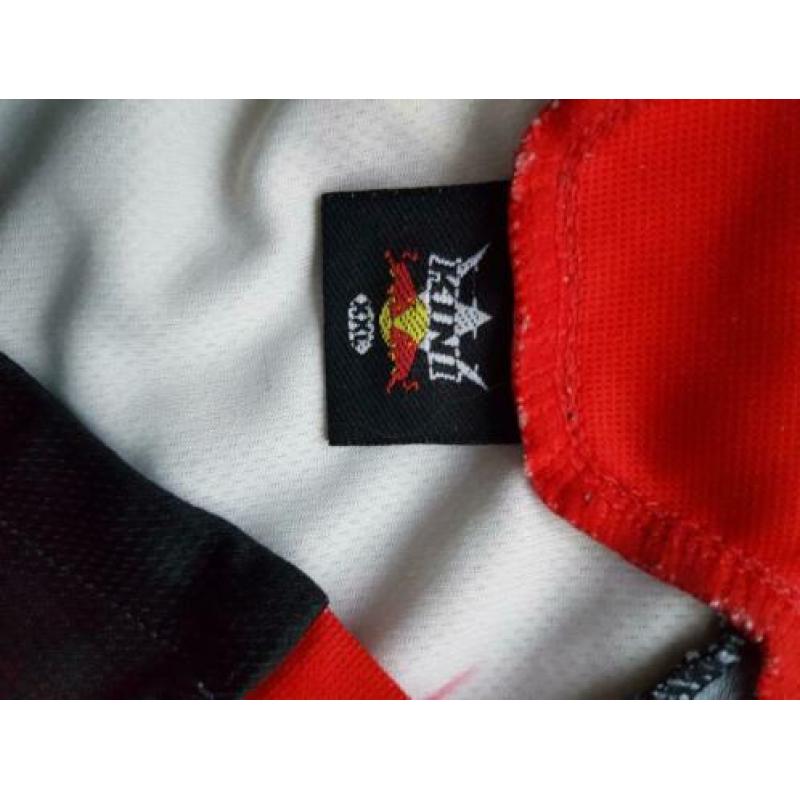 Verschillende cross kleding