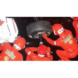 Ferrari pitcrew. Heeft niemand