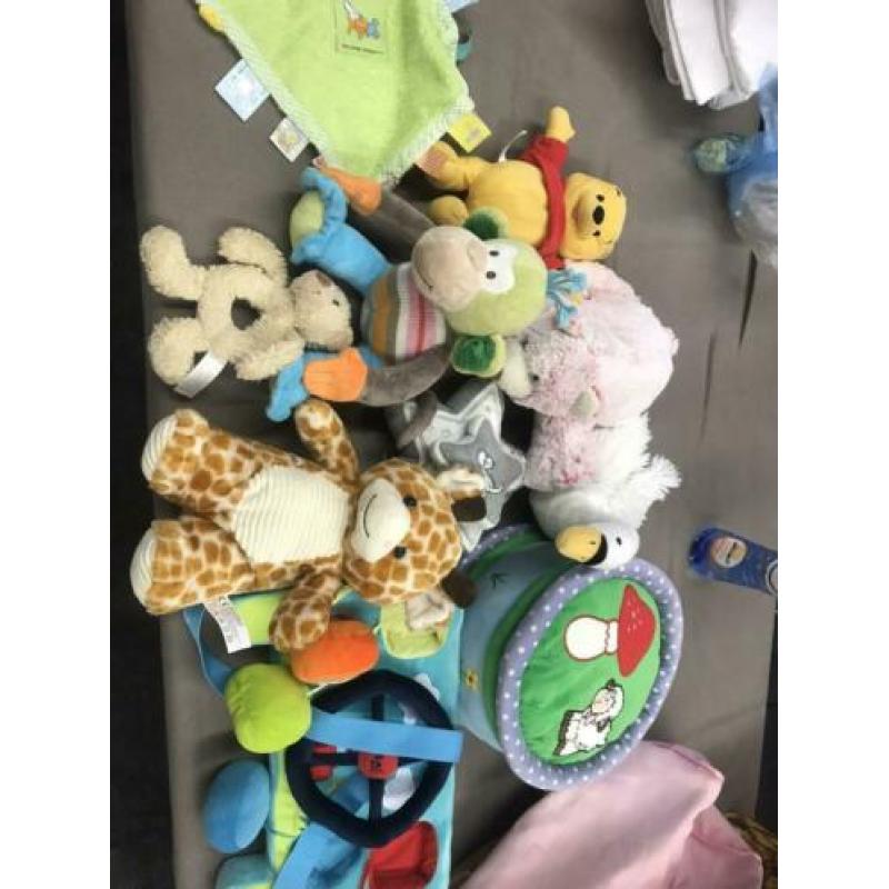 Baby kinder speelgoed spenen en flessen