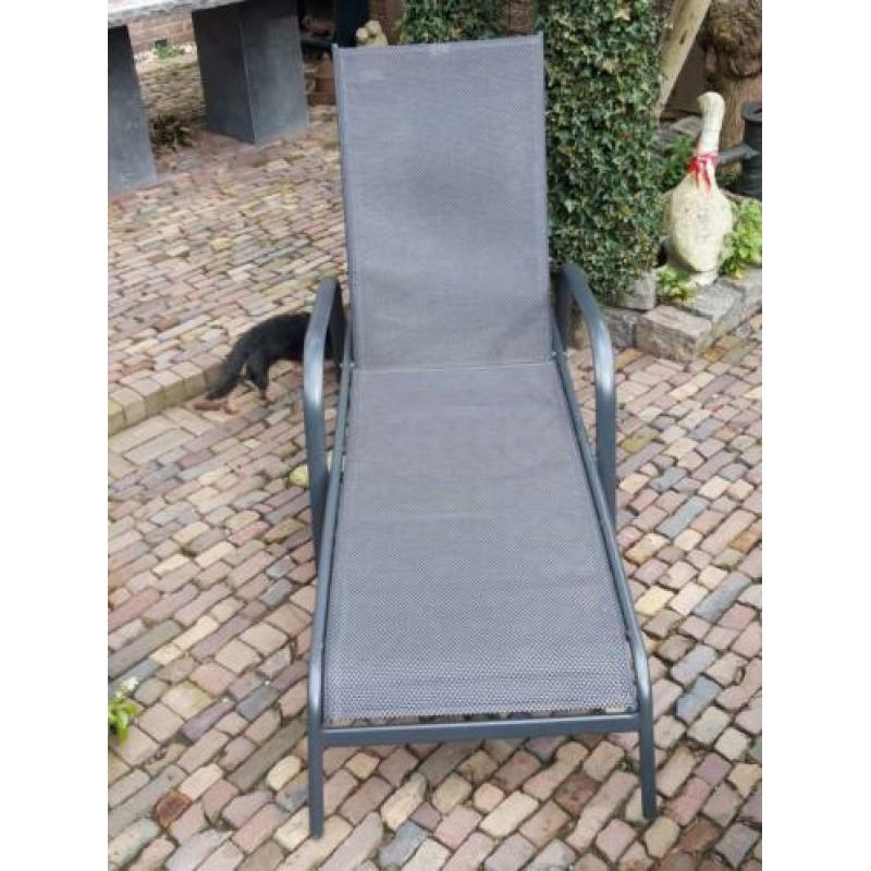 2 x Ligbed - tuinstoel - ligstoel - ligbedden