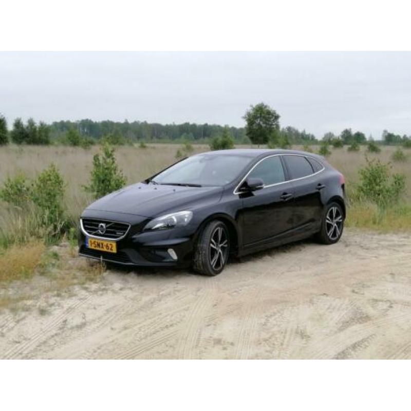 Nette Volvo V40 1.6 D2 R-design te koop! Met NAP.
