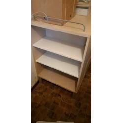 Commode met bijpassend wandplankje