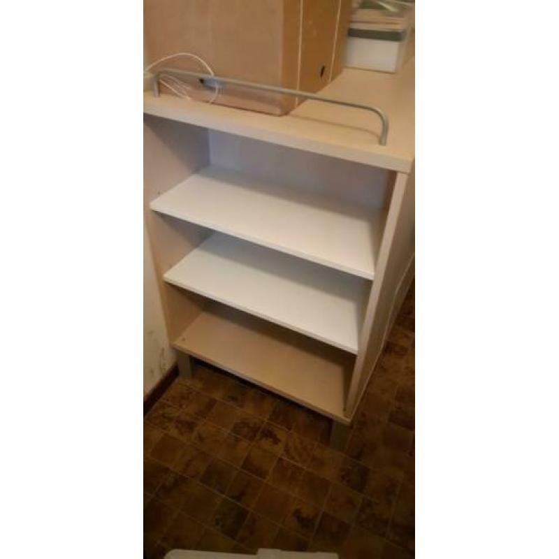 Commode met bijpassend wandplankje