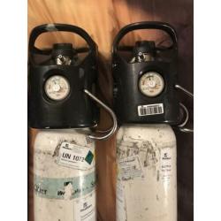 2 zuurstofcilinders