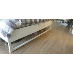 Wit bedframe inclusief lattenbodems