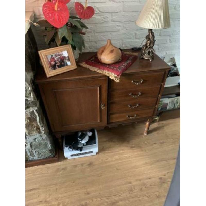 Houten meubels (eikenhout)