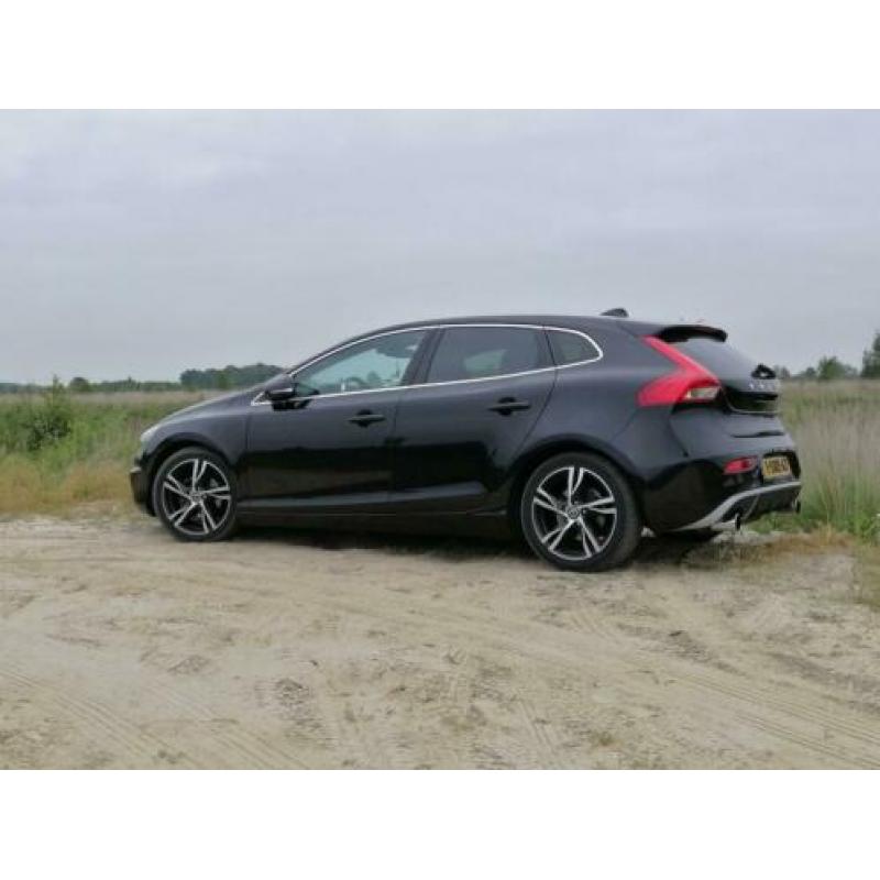 Nette Volvo V40 1.6 D2 R-design te koop! Met NAP.
