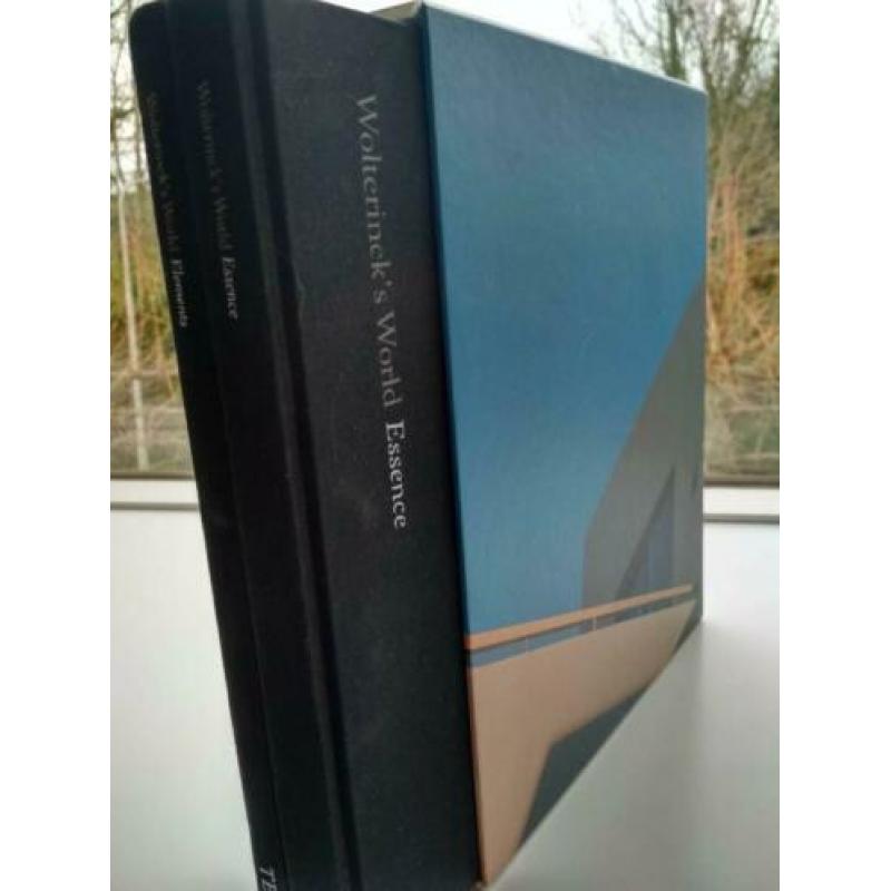 Twee boeken vol ideeën voor interieur en tuin.