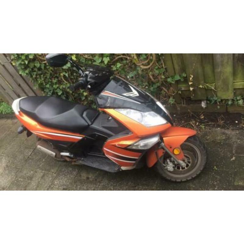 Berini striker scooter
