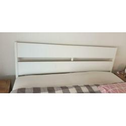 Wit bedframe inclusief lattenbodems
