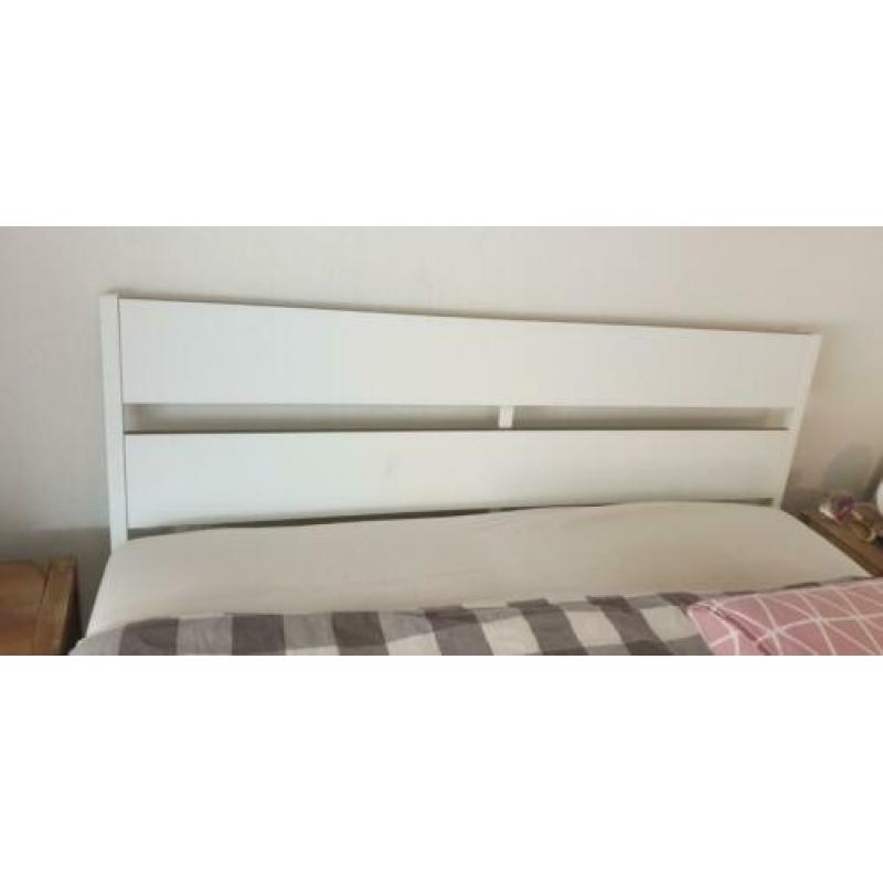 Wit bedframe inclusief lattenbodems