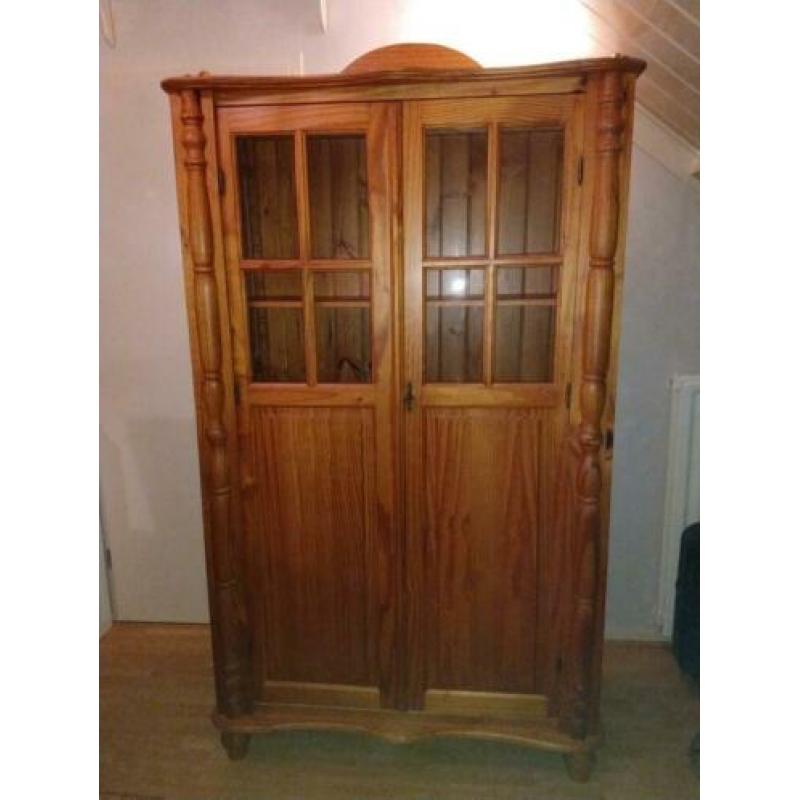 Grenen kast