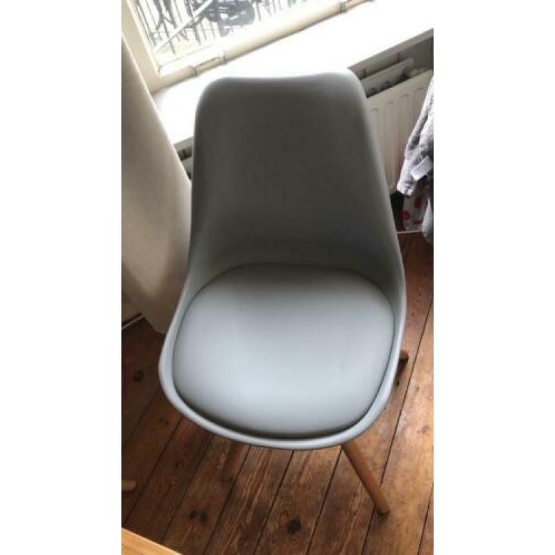 2 nieuwe eetkamer stoelen