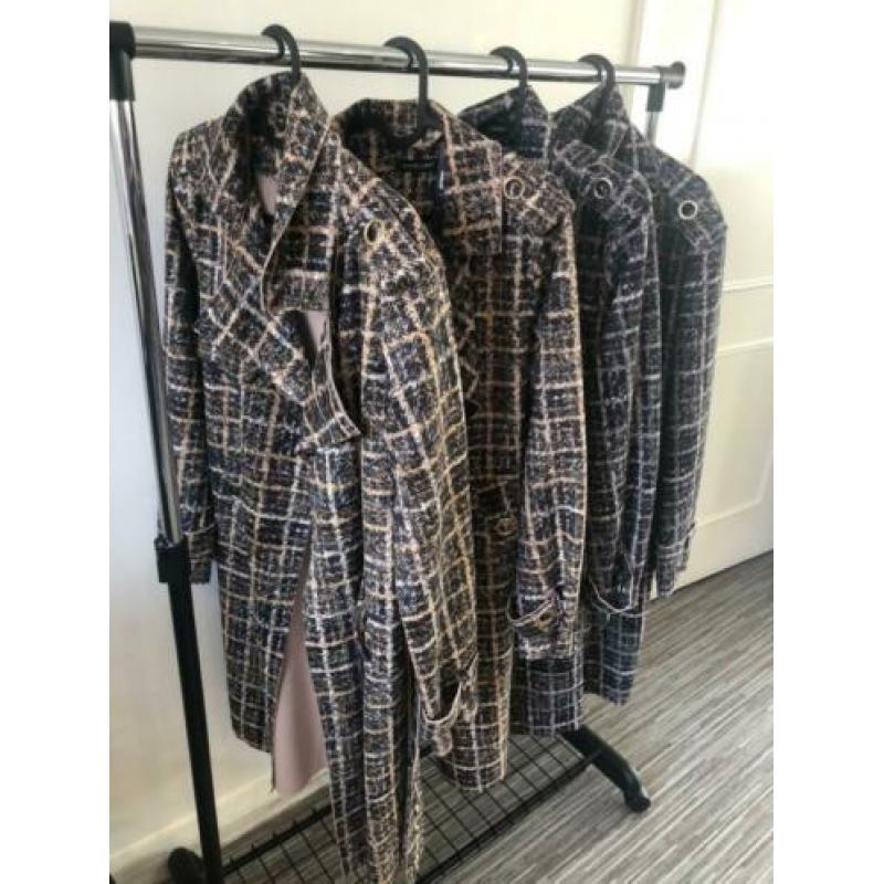 Restpartij trenchcoats voorjaar 4 stuks