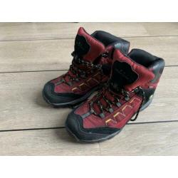 Nieuwe trekking shoes of bergschoenen
