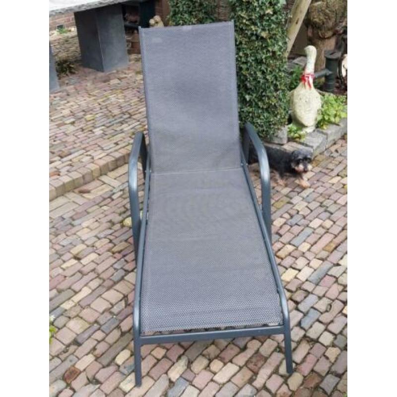 2 x Ligbed - tuinstoel - ligstoel - ligbedden
