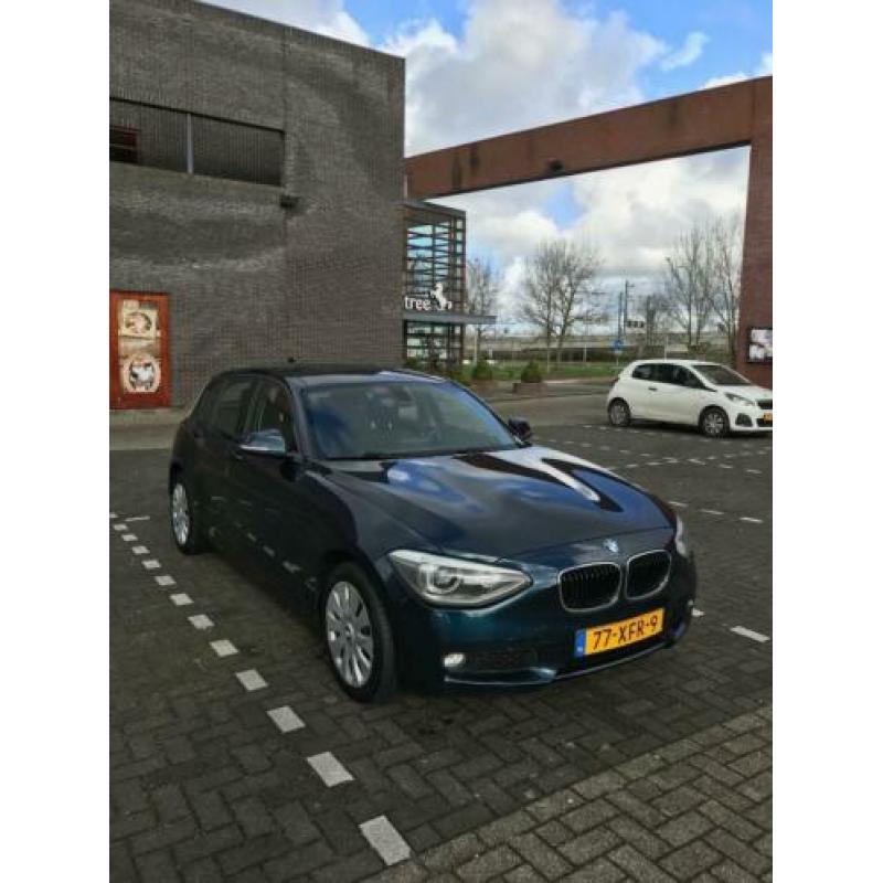 BMW 1-Serie 116I BUSINESS+ AUT.xenon,navi,pdc (bj 2012)