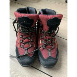 Nieuwe trekking shoes of bergschoenen