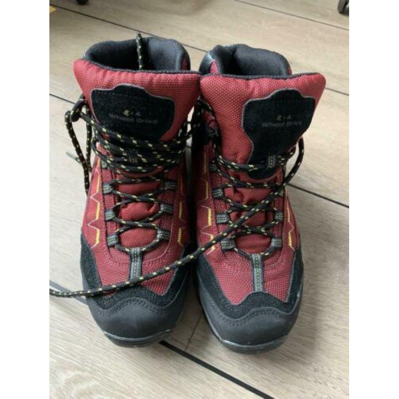 Nieuwe trekking shoes of bergschoenen