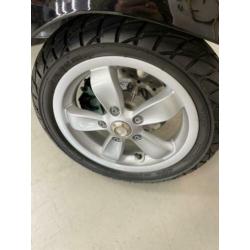 Vespa Primavera ( Sprint ) 125cc NIEUWSTAAT 900KM 2015 ???