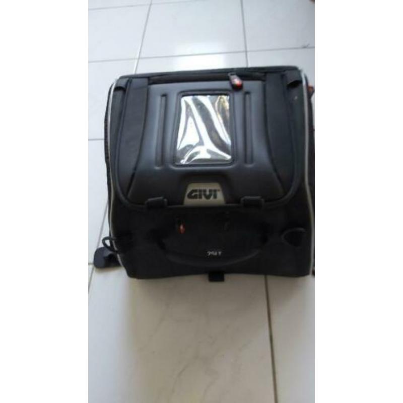 Tunneltas vor Scooter Burgman AN650