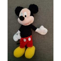 4 knuffels: minion, Mickey, muisje Lief! en Ruble Paw Patrol