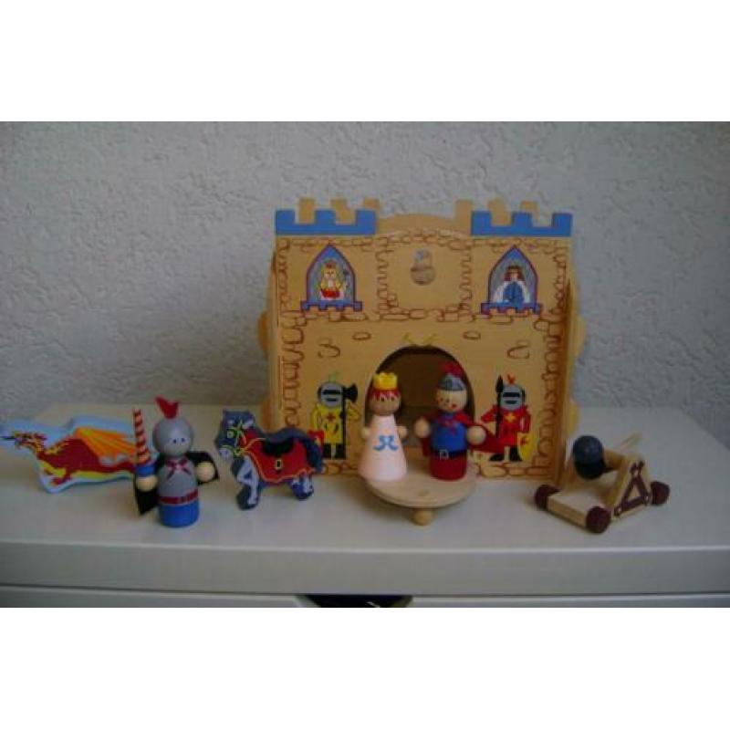 7 del houten kasteel van 23hx23lx18br met draaischijf ridder