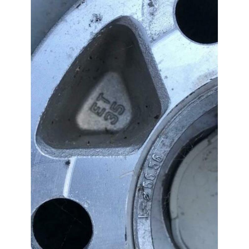 Twee caravan lm velgen 5 x 112 et 35