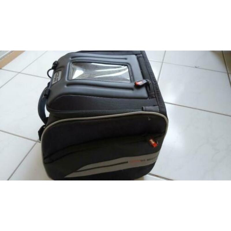 Tunneltas vor Scooter Burgman AN650