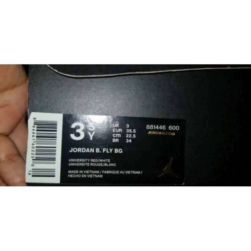 Jordans schoenen maat 35!! Zien er goed uit!