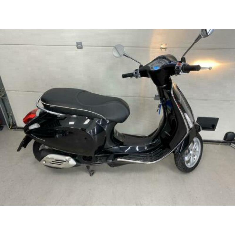 Vespa Primavera ( Sprint ) 125cc NIEUWSTAAT 900KM 2015 ???