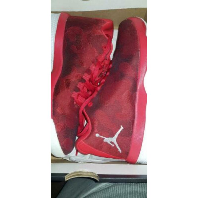 Jordans schoenen maat 35!! Zien er goed uit!