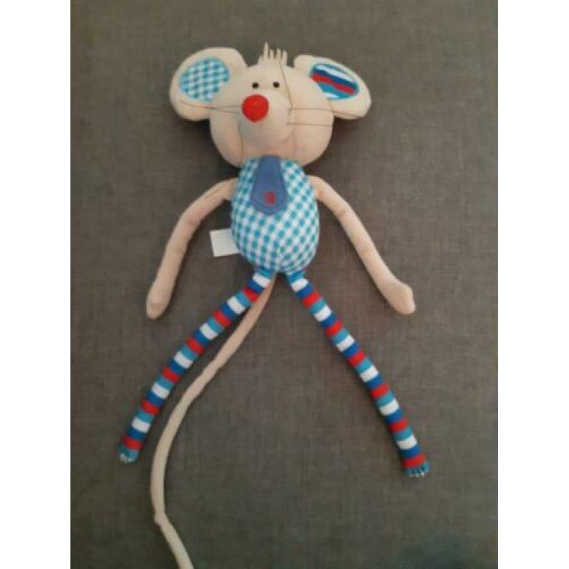 4 knuffels: minion, Mickey, muisje Lief! en Ruble Paw Patrol