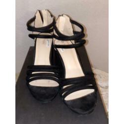 Nova pumps zwart suède maat 38