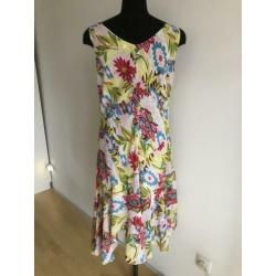 Cassani, fleurige stretch jurk met watervalhals maat 44