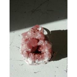 Roze amethist geode in doosje van 43mm